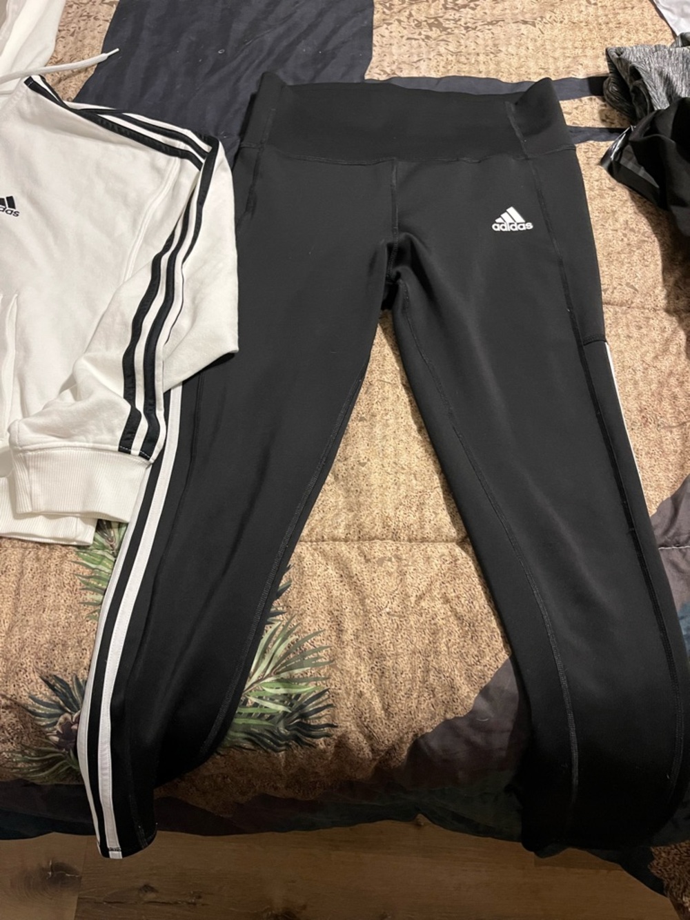 EUC WOMENS ADIDAS RUNNING SET SIZE MEDIUM - Picture 3 of 7